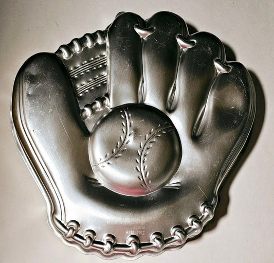 Baseball Glove Ex Rental Character Cake Tin