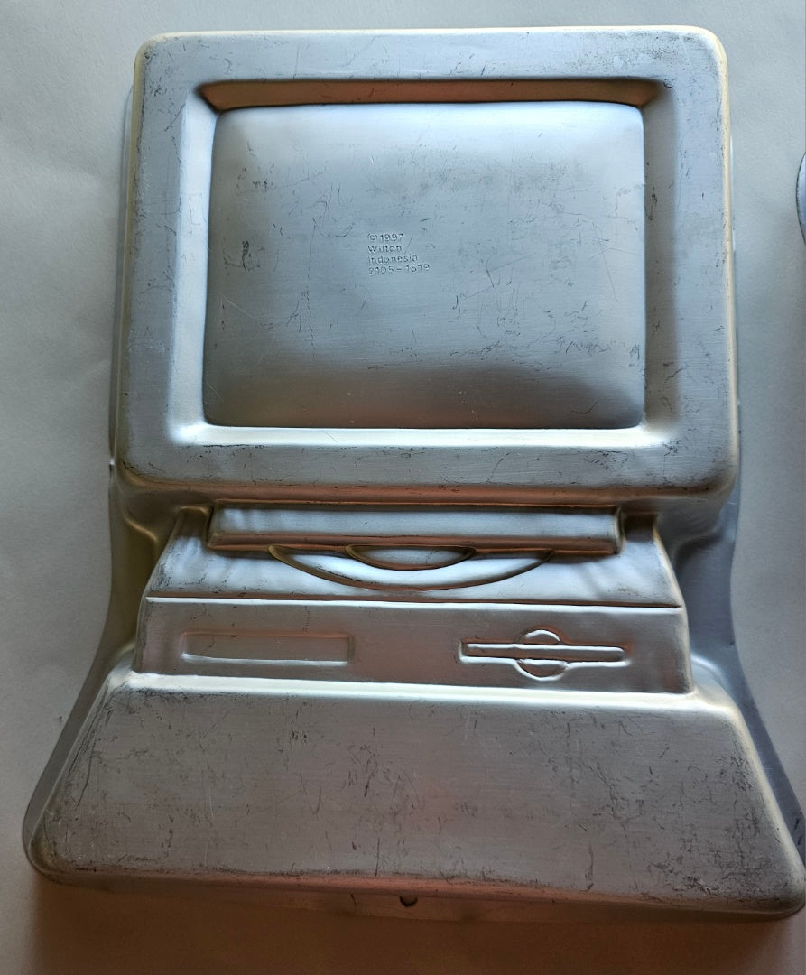 Computer Ex Rental Character Cake Tin