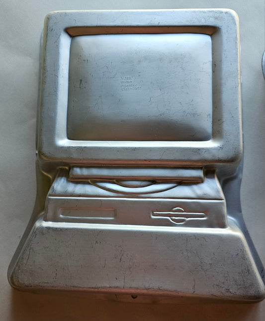 Computer Ex Rental Character Cake Tin