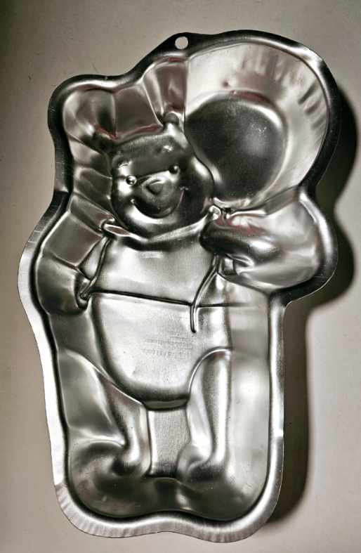 Poo Bear & Balloon Ex Rental Character Cake Tin